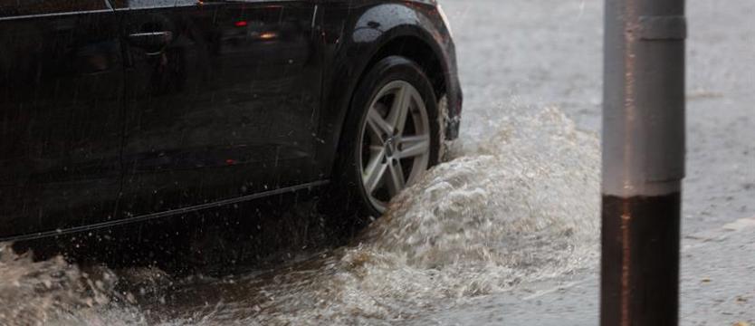 MSWiA: w niedzielę w RCB odprawa ze służbami w związku z możliwym intensywnym deszczem