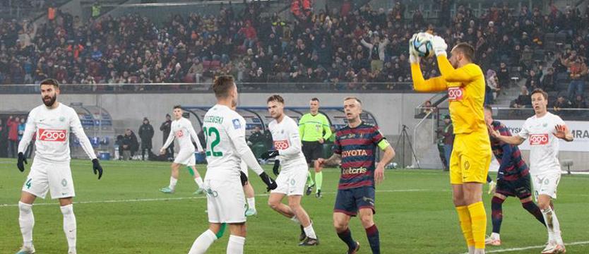 Piłka nożna. Portowcy podejmą w piątek outsidera