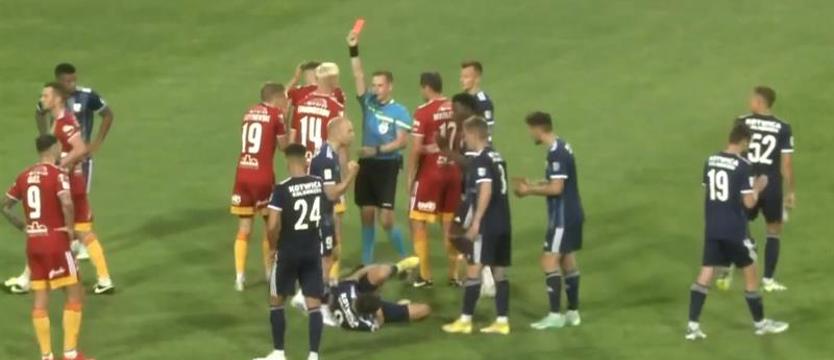 Piłka nożna. Remis Kotwicy po czerwonym meczu