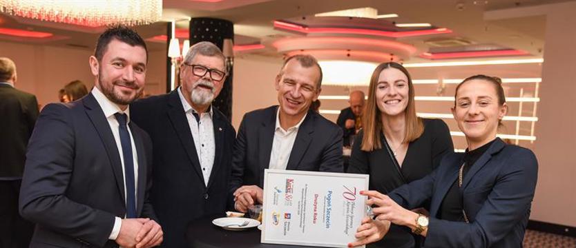 Piłka nożna. Pogoń za ekstraligowym złotem. Dziewczynom bardziej zależy...