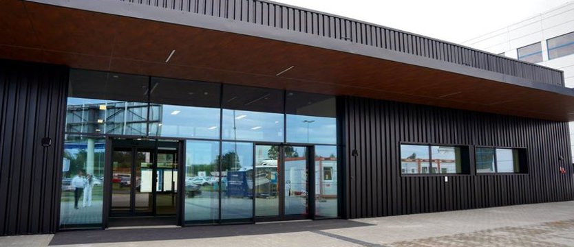 Tymczasowa hala przylotów w Porcie Lotniczym Szczecin Goleniów gotowa