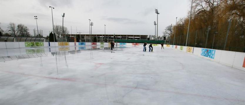 Łyżwiarze z Kołobrzegu nie zostaną na lodzie