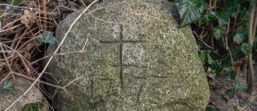 Zagadka kamieni morowych rozwiązana. Odpowiedź kryła się w archiwach