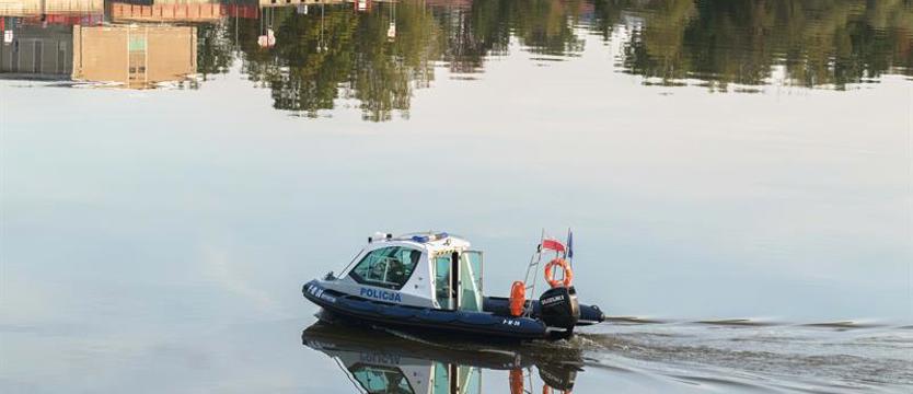 Bariery, zapory, worki z piaskiem... Fala powodziowa dociera do Pomorza Zachodniego