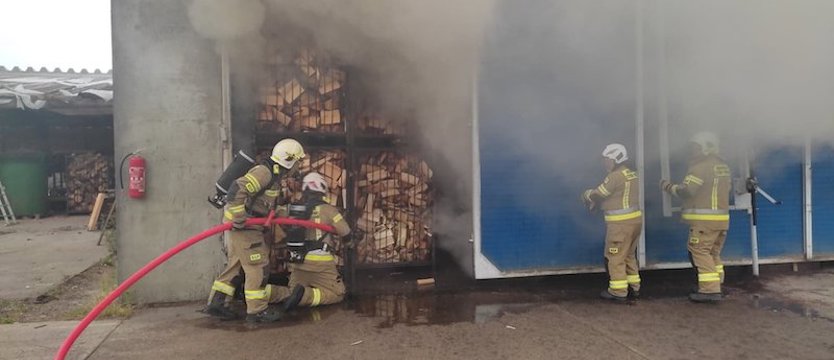 Groźny pożar w suszarni drewna
