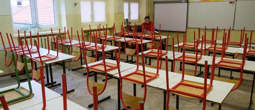 Jaka temperatura minimalna, by lekcje się odbyły? MEiN: będą działania osłonowe dla placówek oświatowych