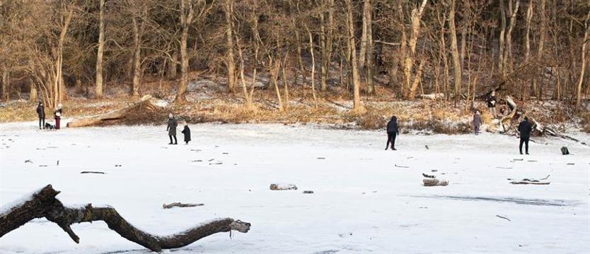 Zamarznięte, ale niebezpieczne. Apel o rozsądek