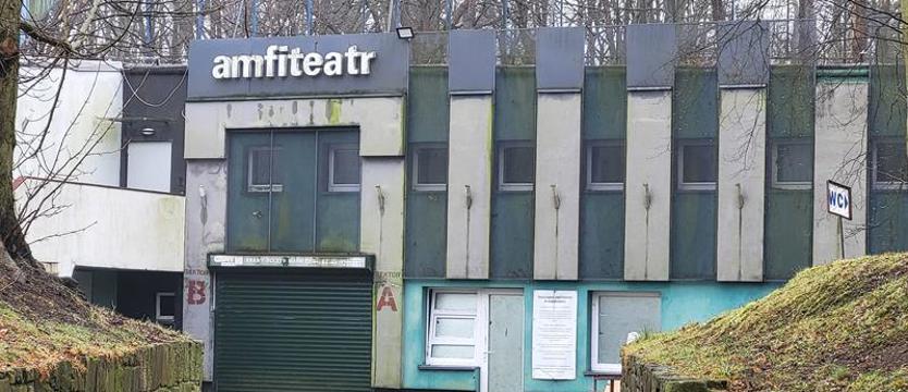 Amfiteatr spadł z porządku obrad