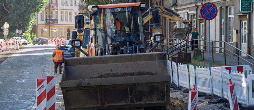 Kolejny etap przebudowy ul. Emilii Plater. Autobusy pojadą inaczej