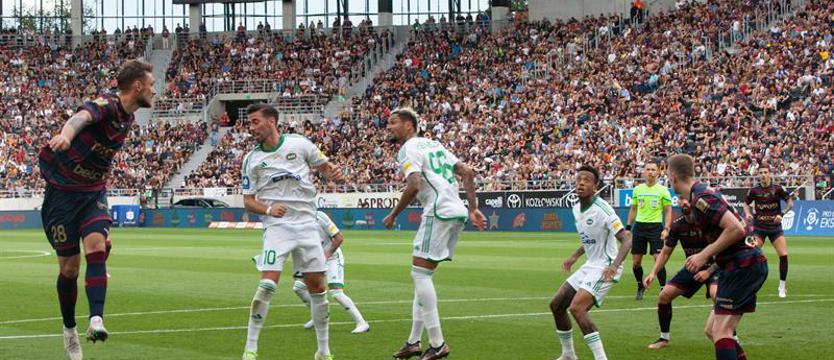 Piłka nożna. Pogoń po dziesiąte zwycięstwo!