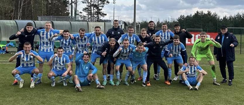 Piłka nożna. Świt z Cartusią