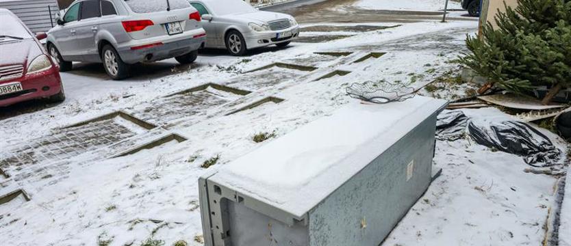 Elektrośmieci wciąż trafiają pod śmietniki