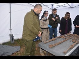 Zaskakujące odkrycie na terenie Stalagu II-D w Stargardzie. Znaleźli szczątki cywilnej ludności Warszawy