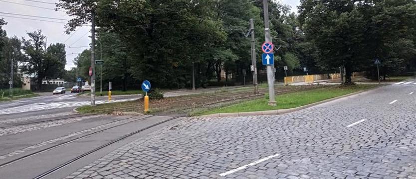 Wymieniają asfalt na Żołnierskiej i Miodowej w Szczecinie