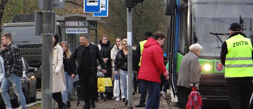 Przy szczecińskich cmentarzach. Komunikacja, punkty informacyjne, parkingi