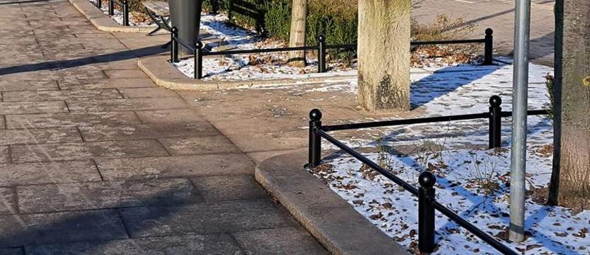 Mini barierki na Złotym Szlaku. W Alei Papieża Jana Pawła II