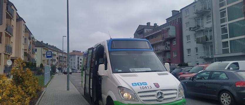 To nie autobus szkolny. Płacimy za „wożenie powietrza"