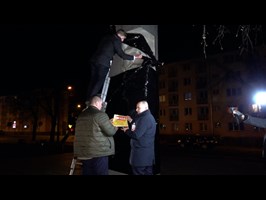 Radny Matecki namawia do usunięcia pokomunistycznego pomnika