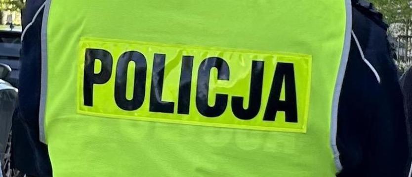 Maluch zatrzasnął się w aucie. Jego mama najadła się sporo nerwów