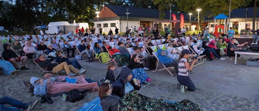 Dąbskie Wieczory Filmowe. Kino, plaża i trochę tańca