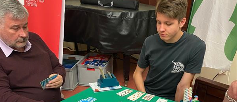 Brydż. Studenci w Delfinie