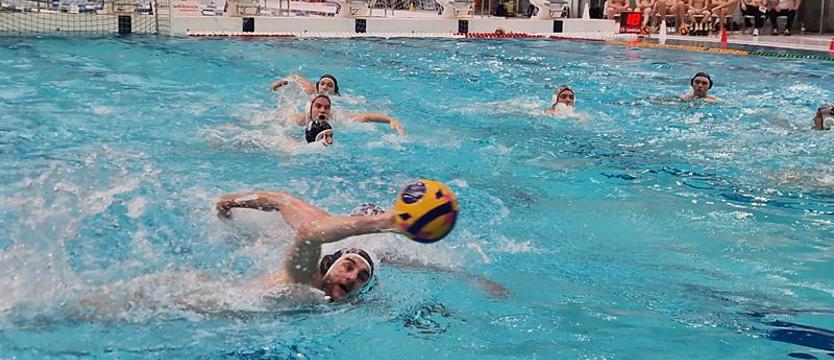 Piłka wodna. Arkonia uległa liderowi