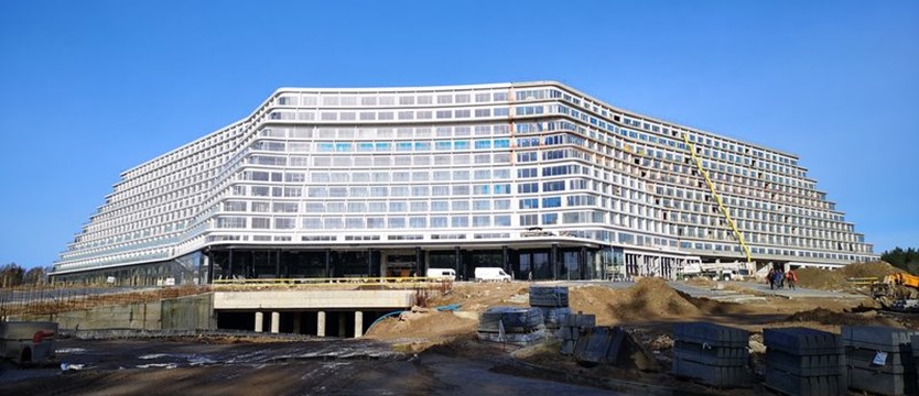"Kurier"na budowie hotelu Gołębiewski w Pobierowie