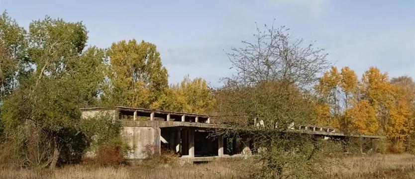 Śladami wielkiego przemysłu i pracy przymusowej. Fabryka benzyny syntetycznej w Policach