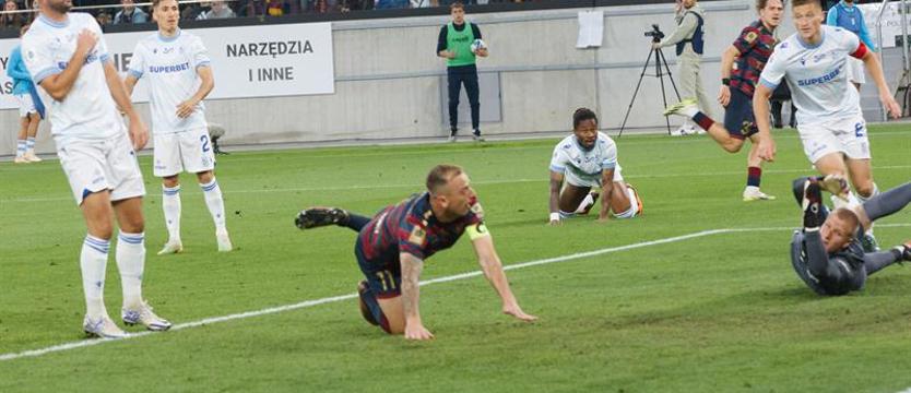 Piłka nożna. Pogoń tydzień na urlopie