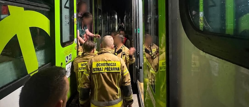 Burze nad regionem. 71 interwencji strażaków, m.in. ewakuacja pasażerów pociągu