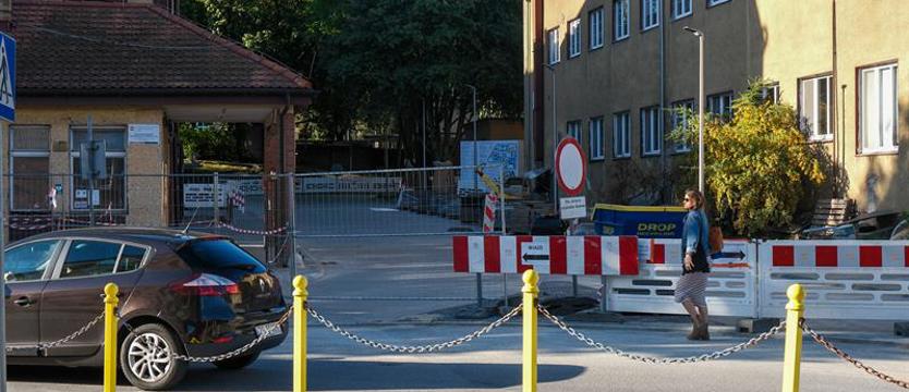 Przy szpitalu na Pomorzanach nowa brama już niedługo