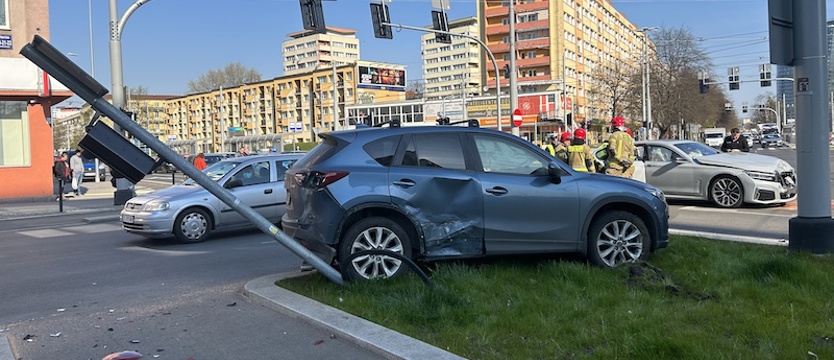 Kolizja na pl. Rodła. Uwaga na utrudnienia w ruchu