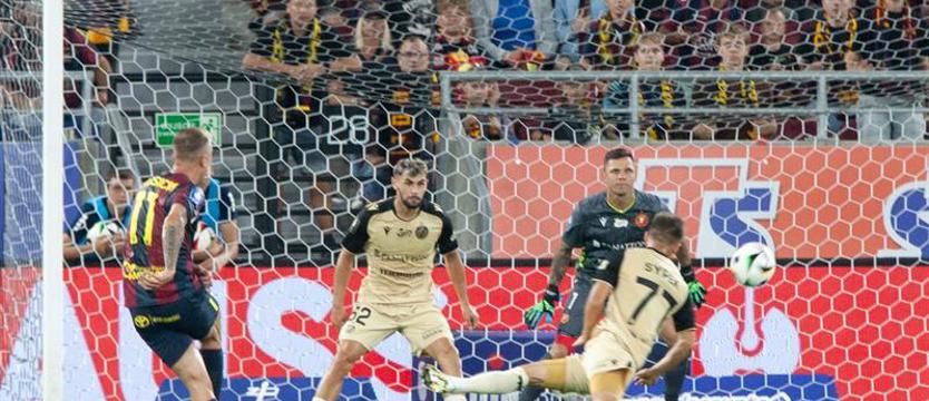 Piłka nożna. Pogoń z Widzewem, czyli miliony na murawie