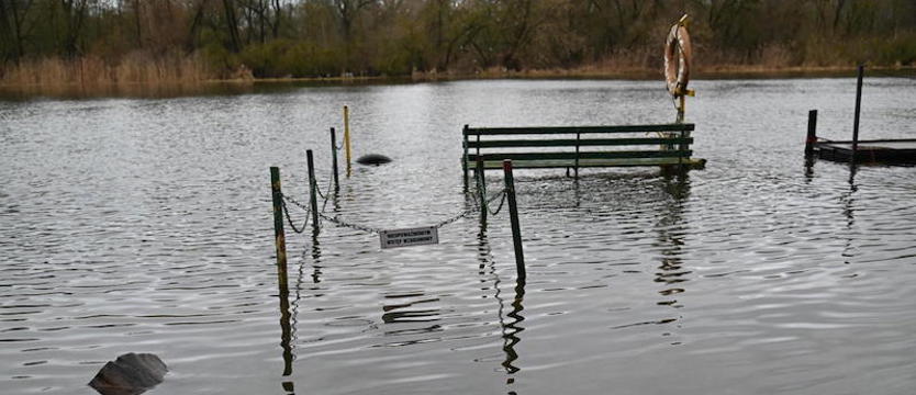 W Szczecinie podnosi się poziom Odry, na południu województwa woda opada