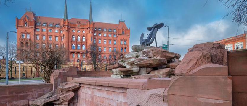 Zabytkowa fontanna już nie tryśnie? Ani wody, ani Sediny – skaza na wizerunku miasta