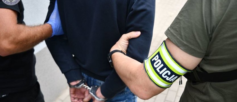 Wyrywał seniorkom torebki i uciekał na rowerze. Recydywista z zarzutami