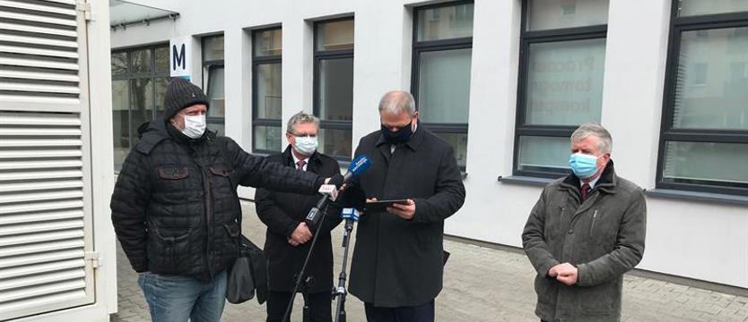 Posłowie PiS: Szpital tymczasowy służyć będzie lata