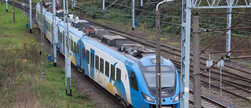 Premier podpisał rozporządzenie. Stopień alarmowy CHARLIE na określonych liniach kolejowych