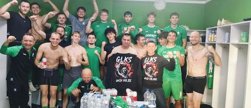 Piłka nożna. Jeziorak zatopił Okręt