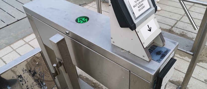 Elektronika na molo narażona na działanie soli i wilgoci