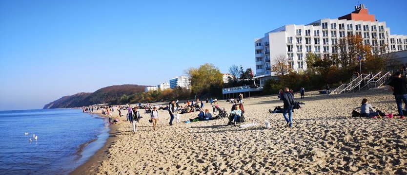 W Międzyzdrojach tłok jak w sezonie, a ceny nadal kosmiczne