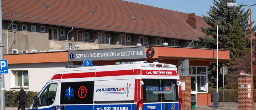 Profesor Miłosz Parczewski: fale zakażeń w innych krajach ewidentnie przebiegają wśród niezaszczepionych