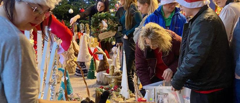 Rękodzieło z sercem. Prace wystawców zachwycają