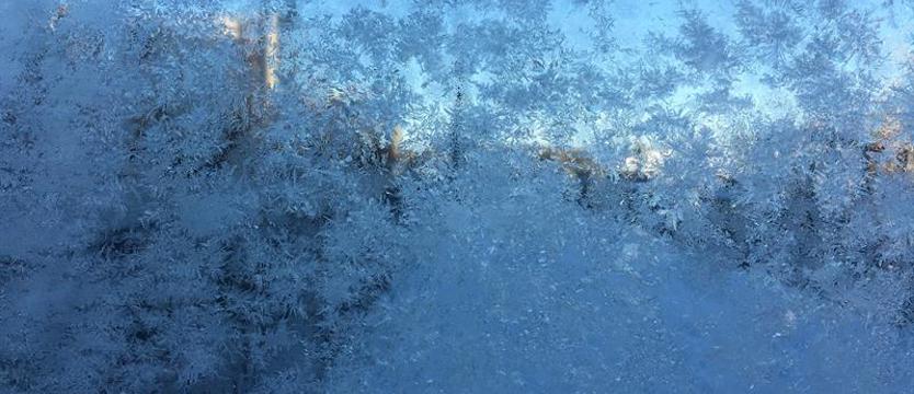 Zimowa aura w całym kraju. Intensywne opady śniegu i dwucyfrowy mróz