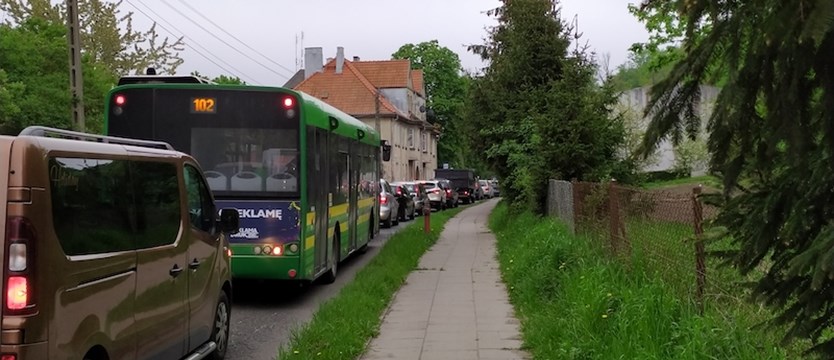 Przeciąga się modernizacja krzyżówki na ul. Stołczyńskiej w Szczecinie. Kierowcy narzekają