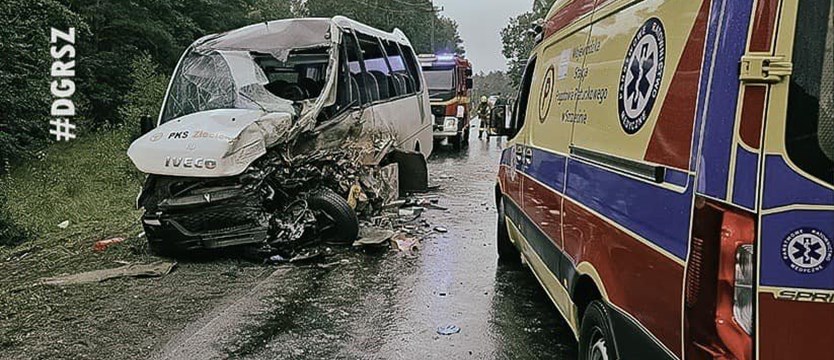Zderzenie ciężarówki z autokarem wiozącym nastolatków w Konotopie. Są ciężko ranni