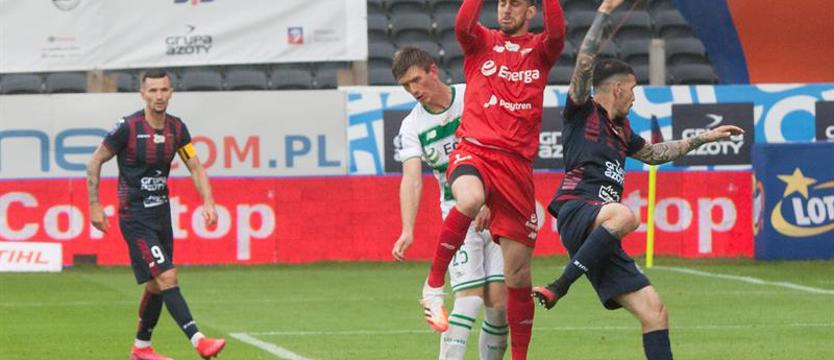 Piłka nożna. Kadrowicze w roli głównej?