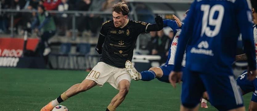 Piłka nożna. Pogoń zasłużenie przegrała, Thomasberg zakończył piękną serię