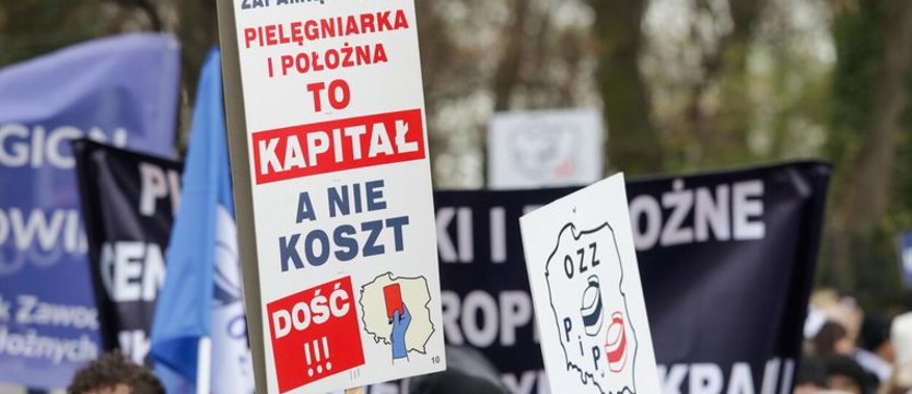 Protest pielęgniarek w Warszawie. Chcą rozmawiać z premierem o kryzysie kadrowym