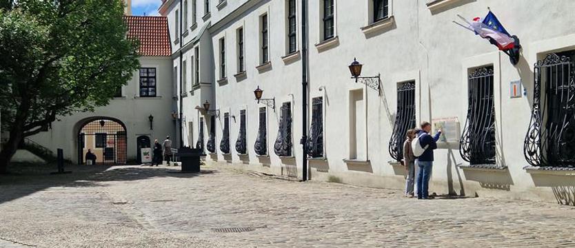 Wykonawca przejął plac budowy. Zmodernizują zamkowe dziedzińce